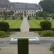 Abbaye vu coté jardin de Valloires oeuvre de Gilles Clément.